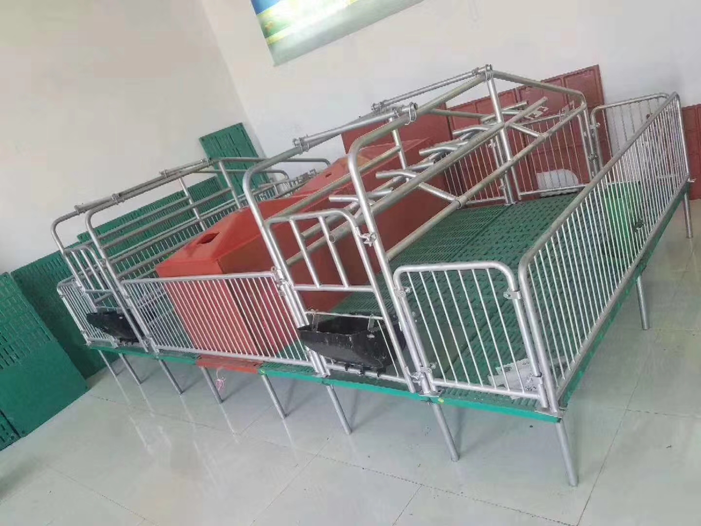 母豬產(chǎn)床的種類，到底哪種比較實(shí)用?